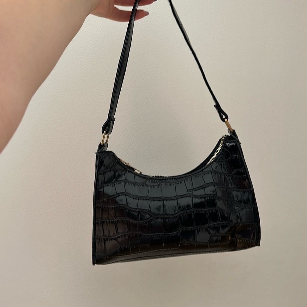 Black shoulder bag